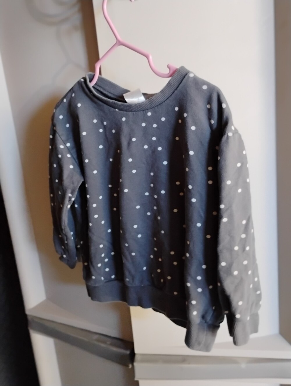 🩷 H&M Sweatshirt 3/$21